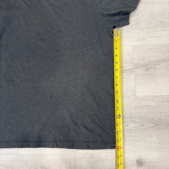 J. Crew Men's Slim Washed Gray V-Neck Shirt Size L - Picture 10 of 17